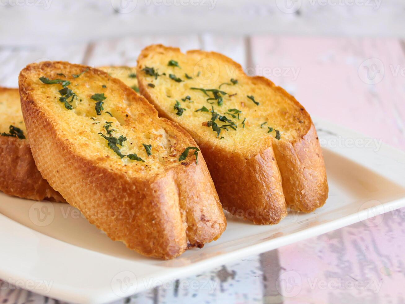 ajo un pan brindis servido en plato aislado de madera mesa parte superior ver Arábica comida aperitivo foto