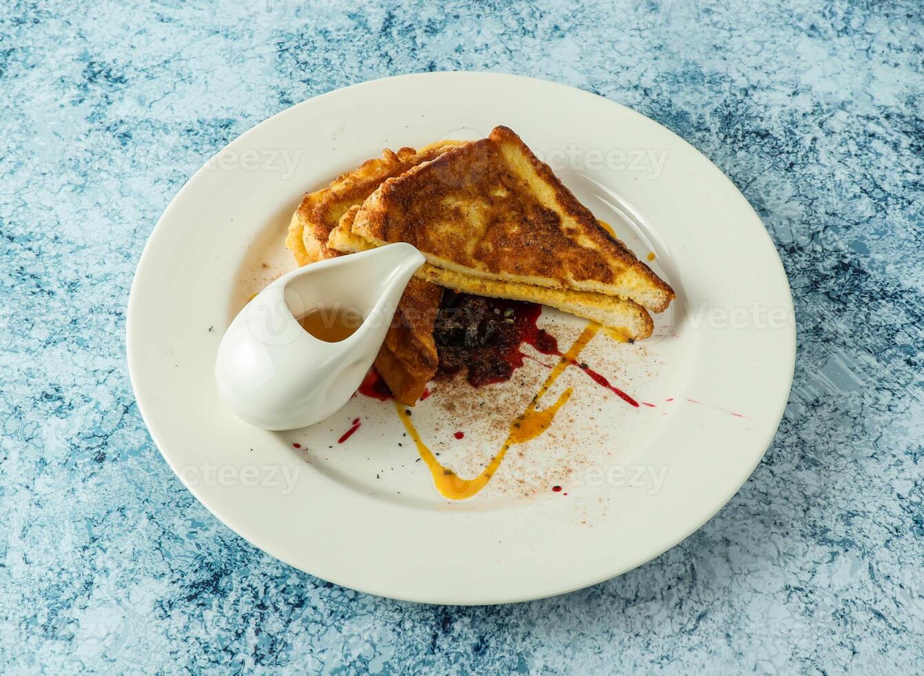 francés brindis desayuno servido en plato aislado en antecedentes parte superior ver de italiano comida foto