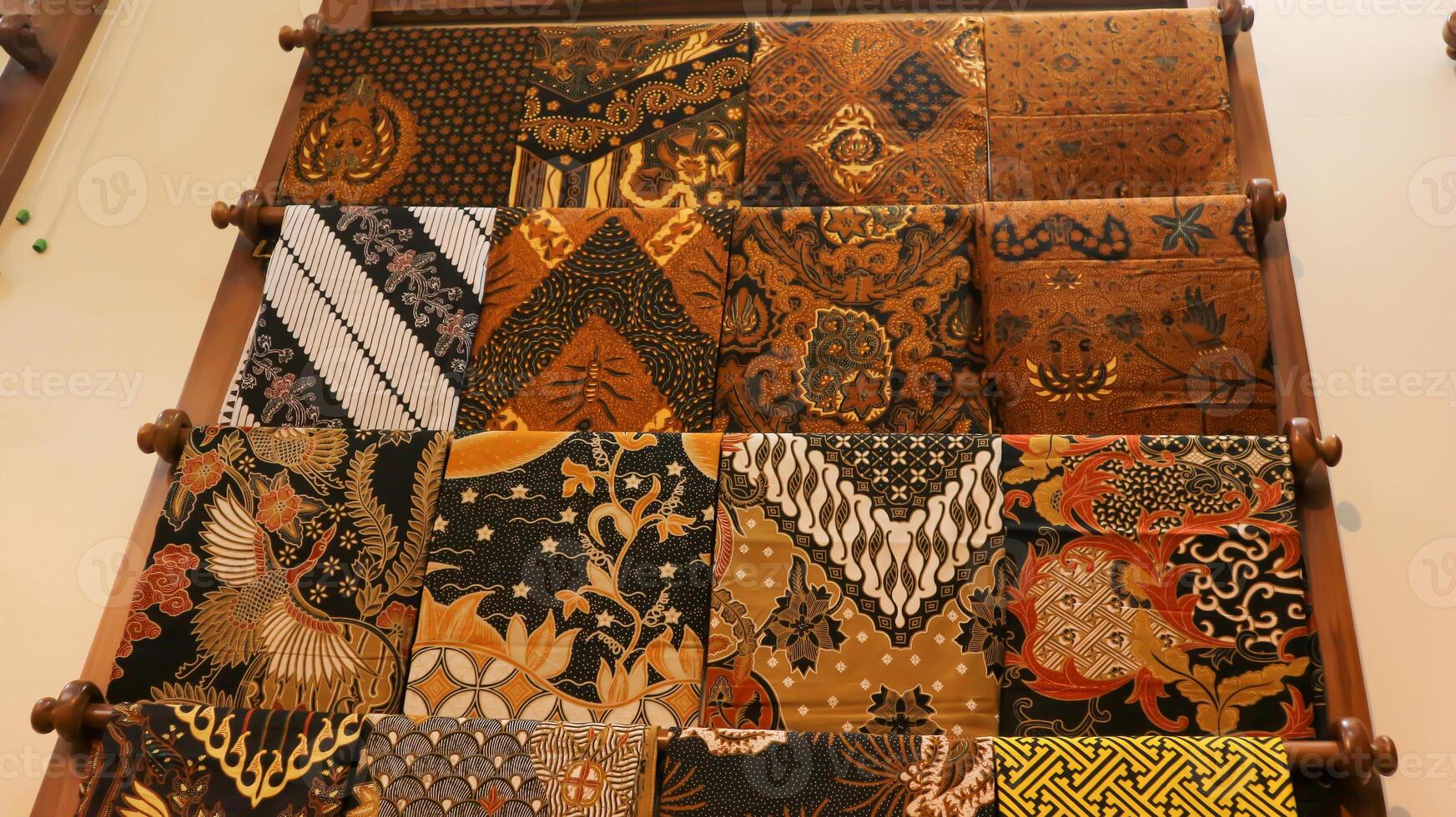tradicional batik nativo a pekalongan, central Java, Indonesia con elegante clásico motivos foto