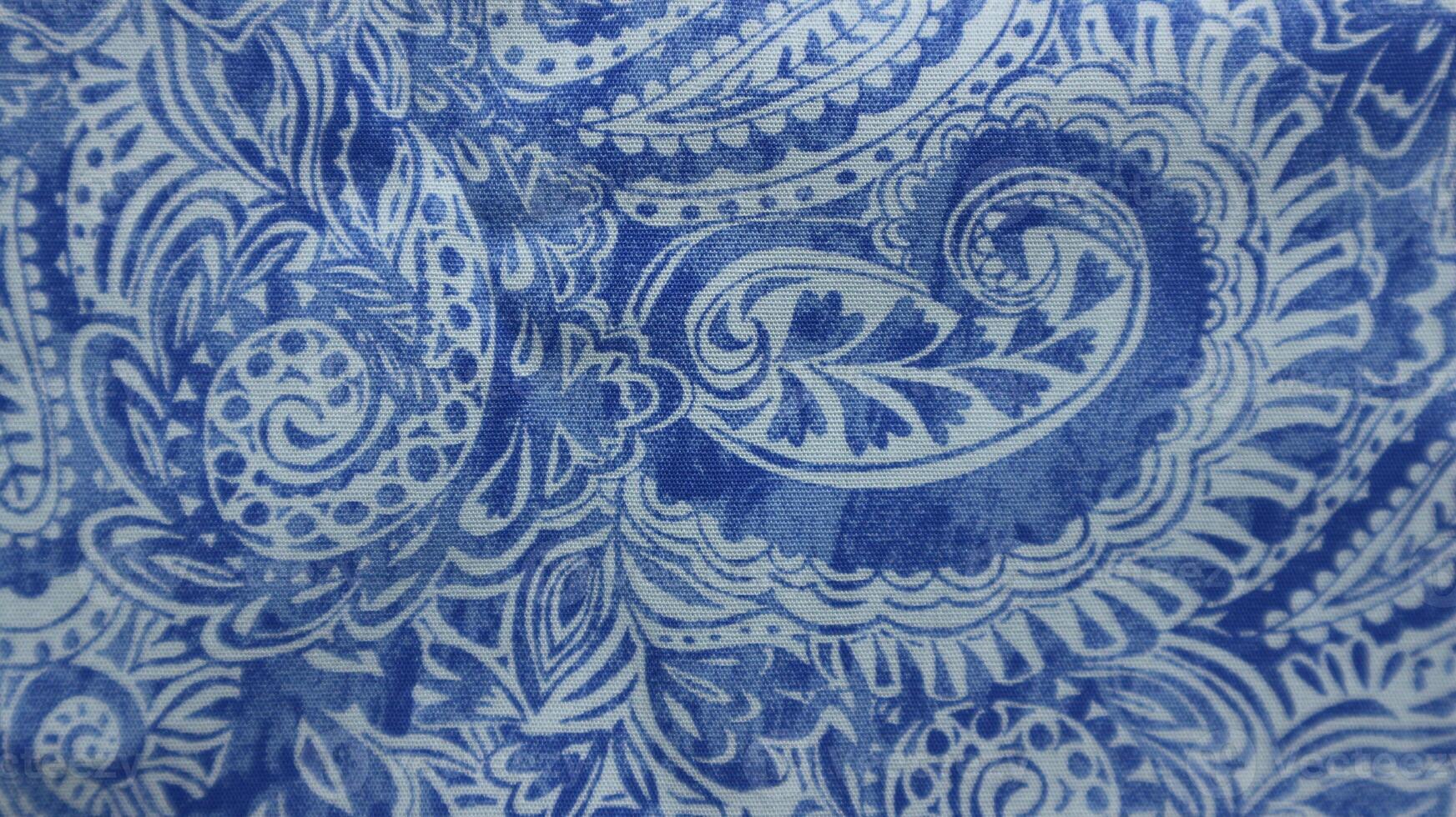 Fragmento de colorido tapiz retro patrón textil con ornamento floral útil como fondo foto