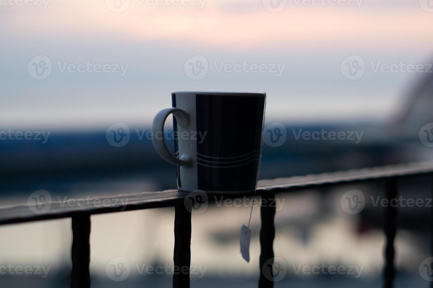 dorado horizontes, de cerca jarra amanecer bokeh con vista a Oceano puntos de vista en Taiwán foto