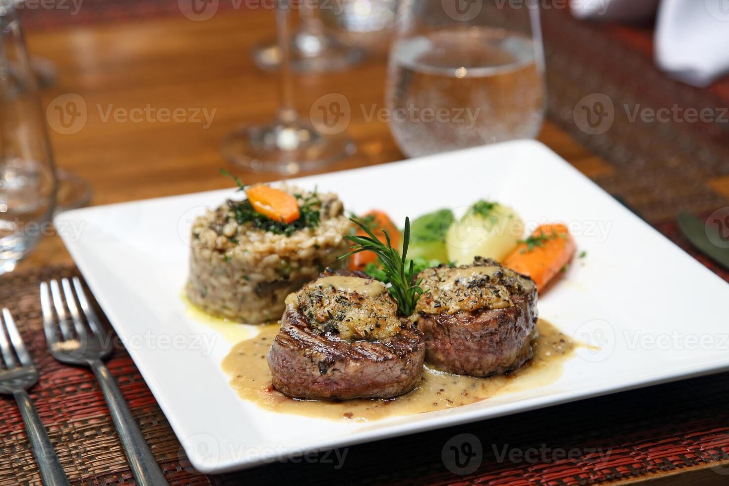 Fillet medallion in Dijon sauce photo