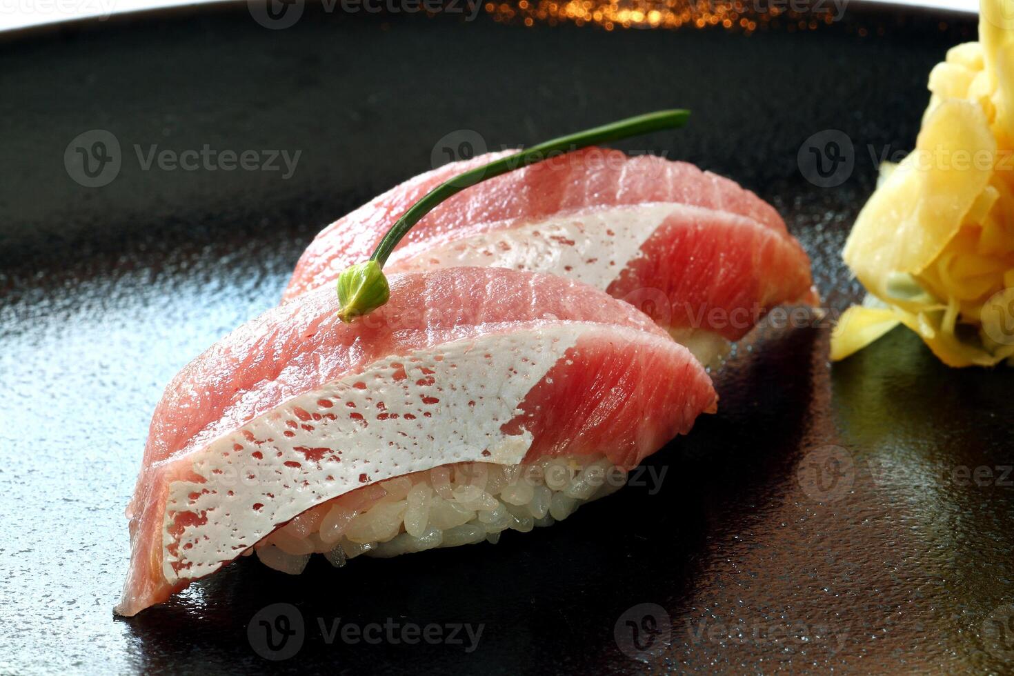 buri dúo con jengibre, clásico Sushi bar bocadillo foto