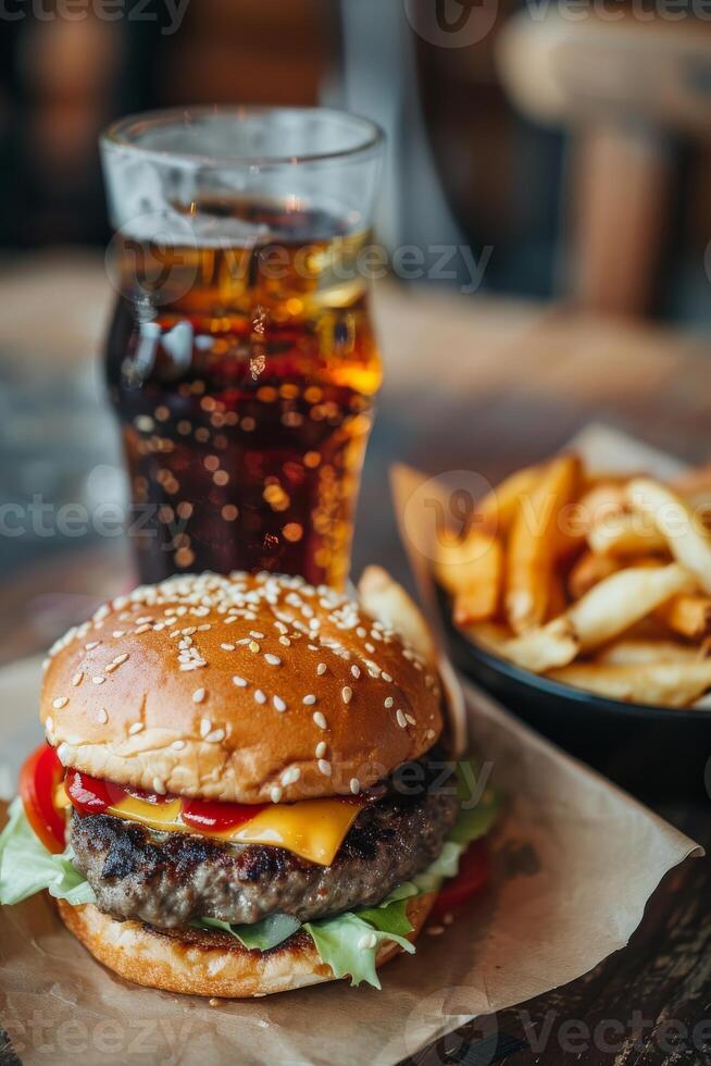 sabroso hamburguesa con francés papas fritas y un Coca foto