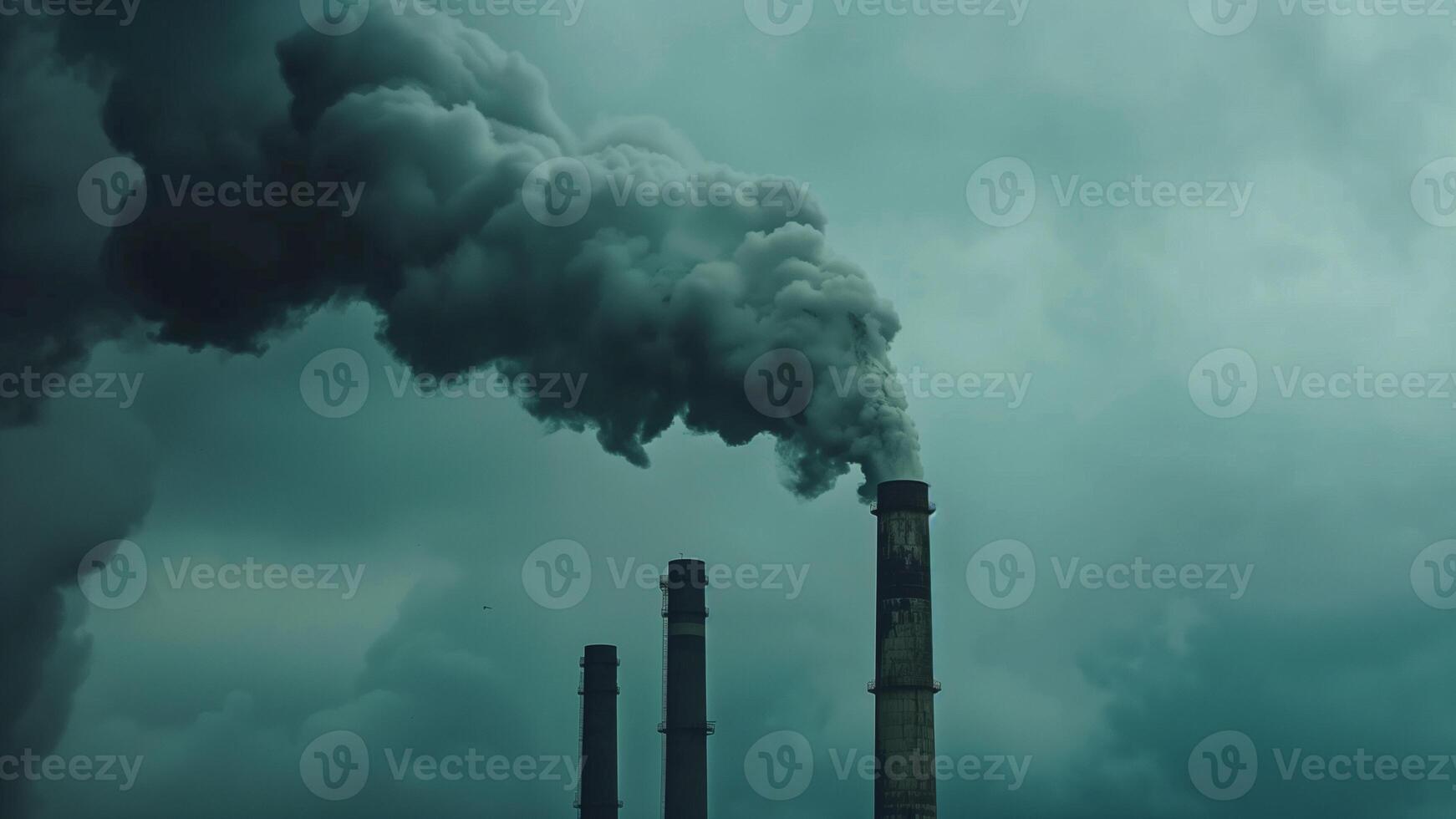 industrial fumar desde Chimenea de poder planta. contaminación concepto foto