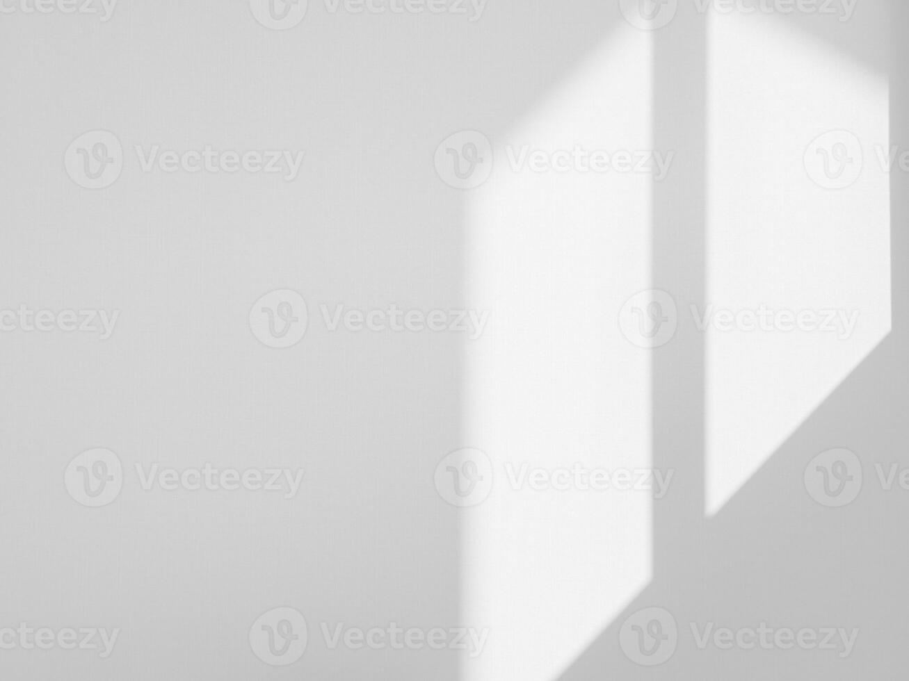 blanco pared antecedentes con ligero haz en el superficie. foto