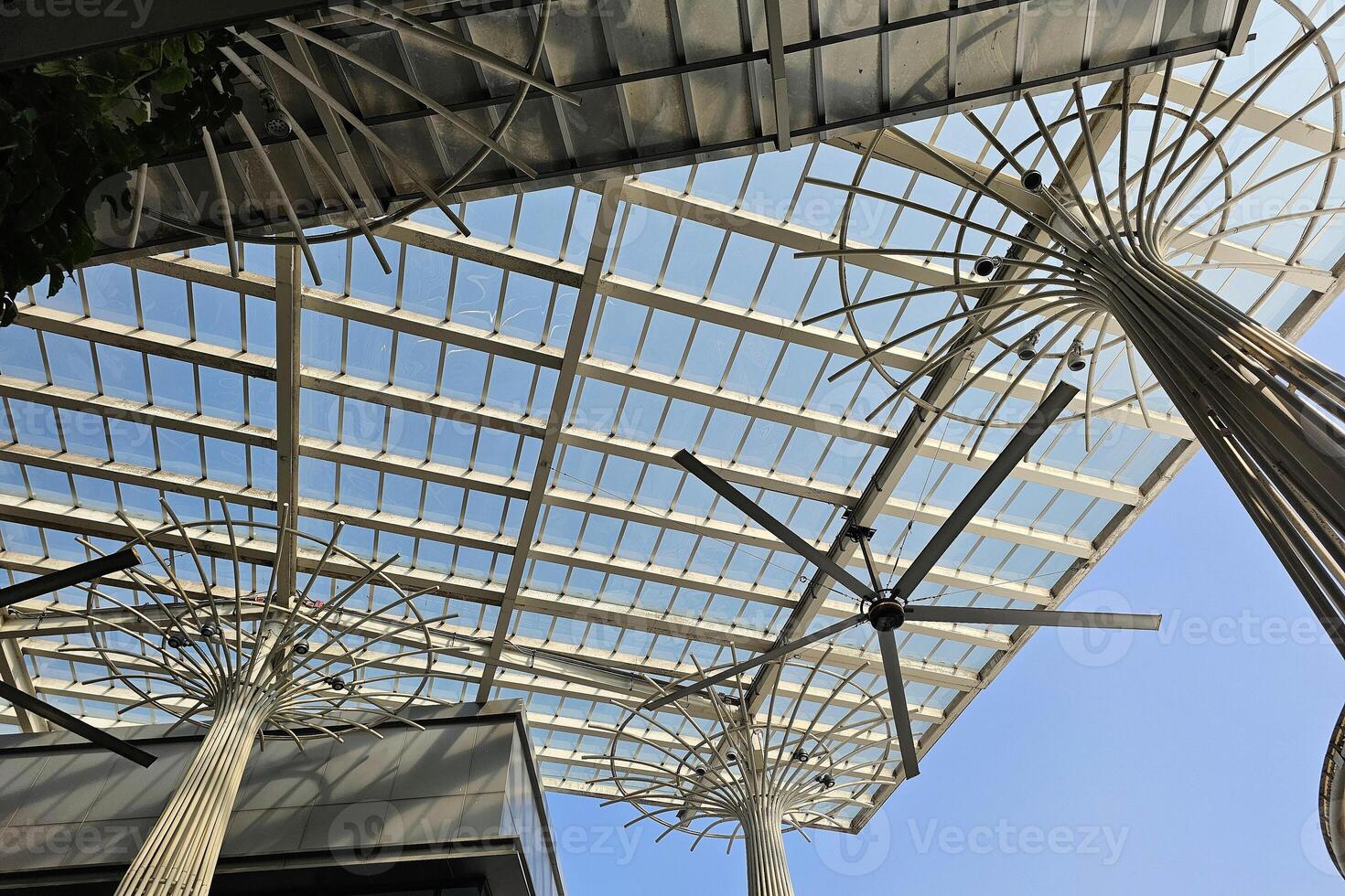 grande al aire libre ventilador en el techo. foto