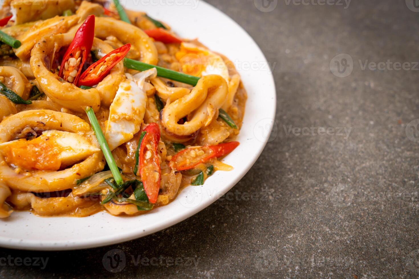 stir fried squid with salt egg photo