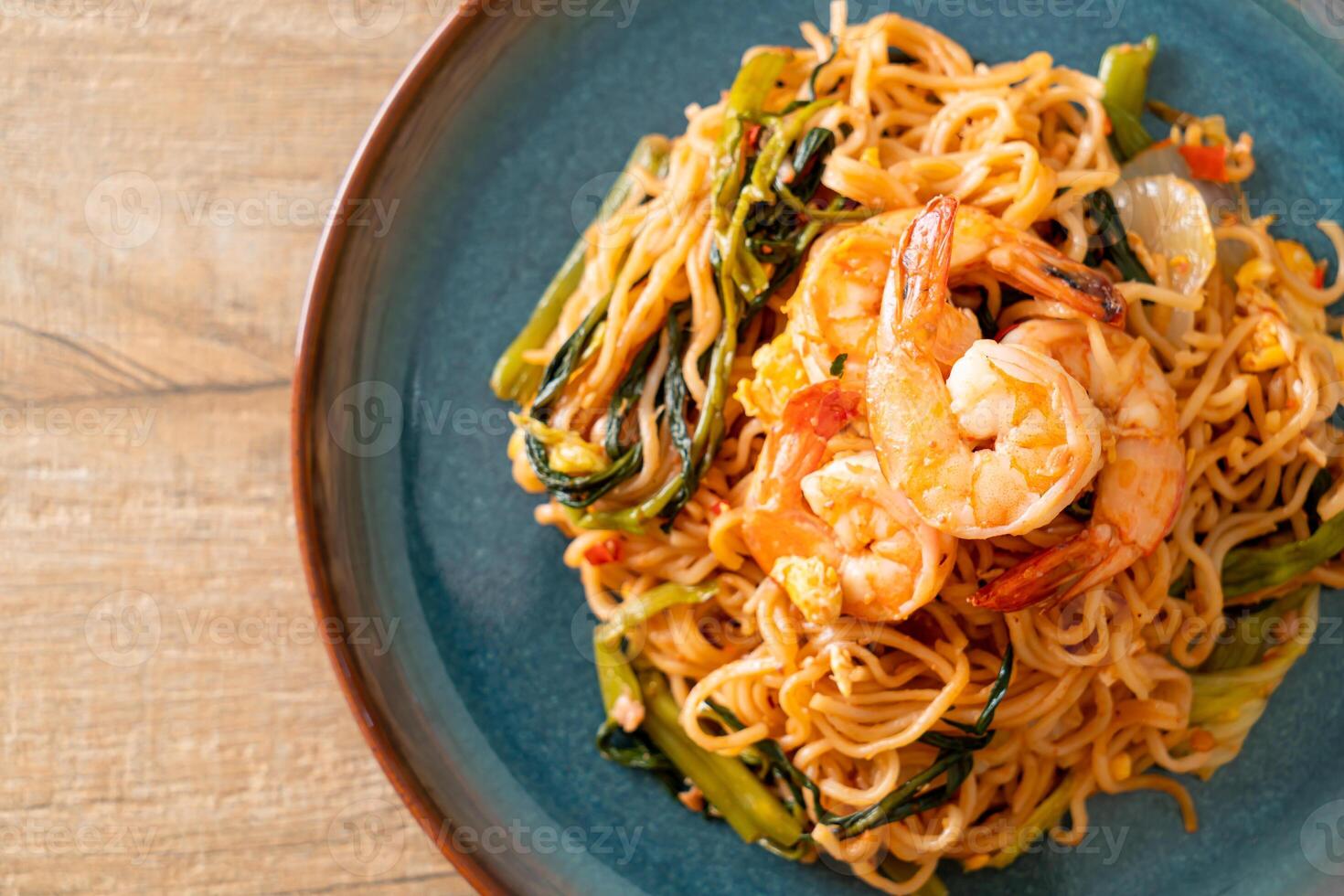 Stir-fried instant noodles sukiyaki with shrimps photo