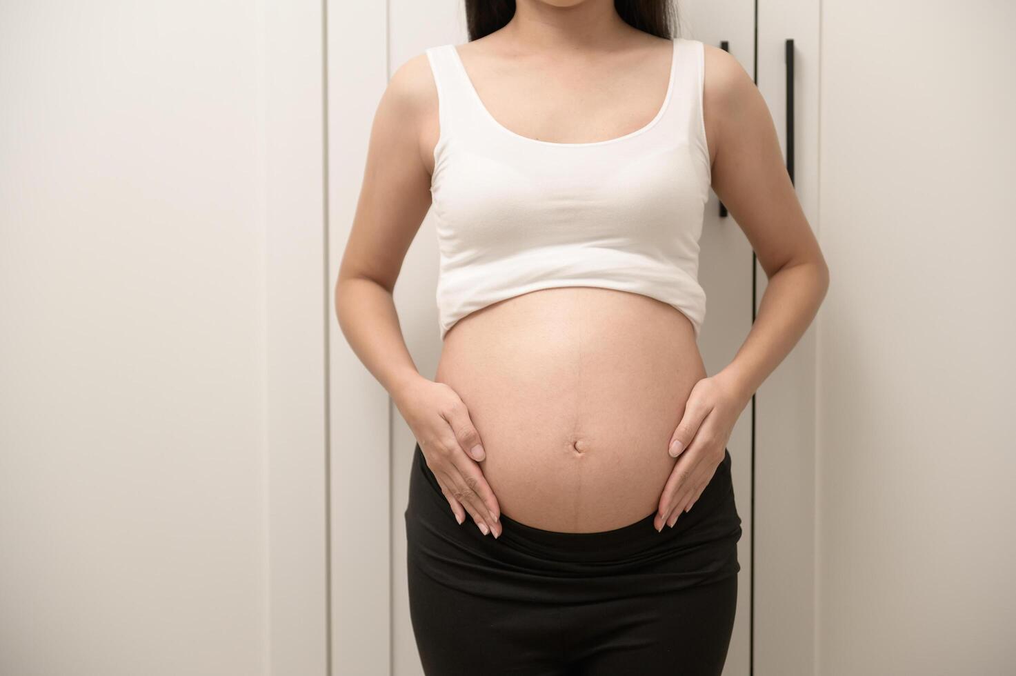 retrato de hermosa embarazada mujer, Fertilidad esterilidad tratamiento, FIV, futuro maternidad concepto foto