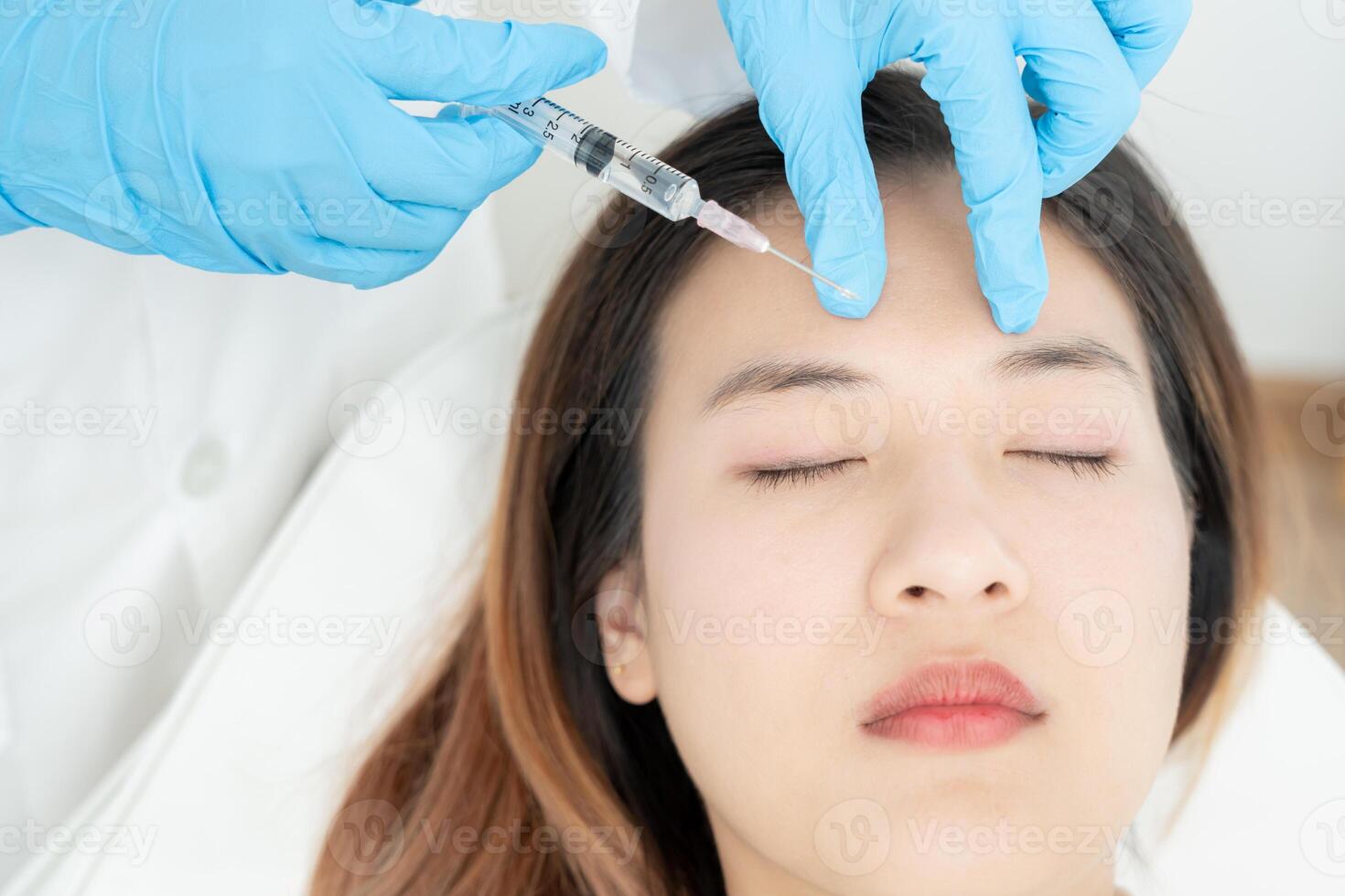 Cosmetic surgery, skin whitening injection, filler injection, Skin reface, beautiful Asian girls receive beauty treatments at beauty clinic, skincare, pore rejuvenation, wrinkle, baby face photo