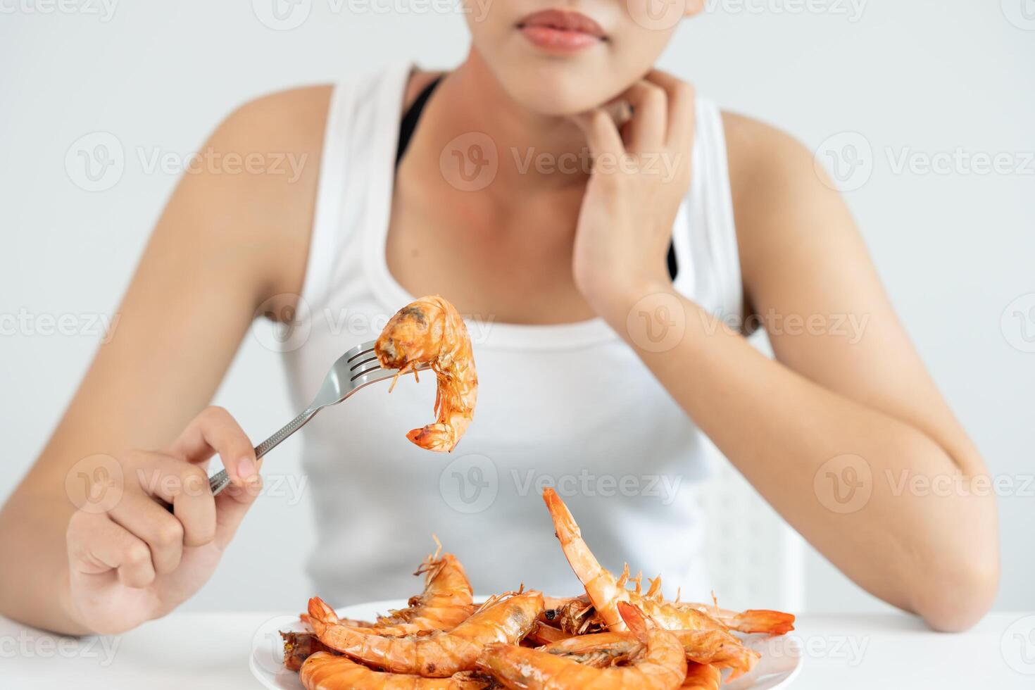 food allergies, women have reactions itching and redness after eating