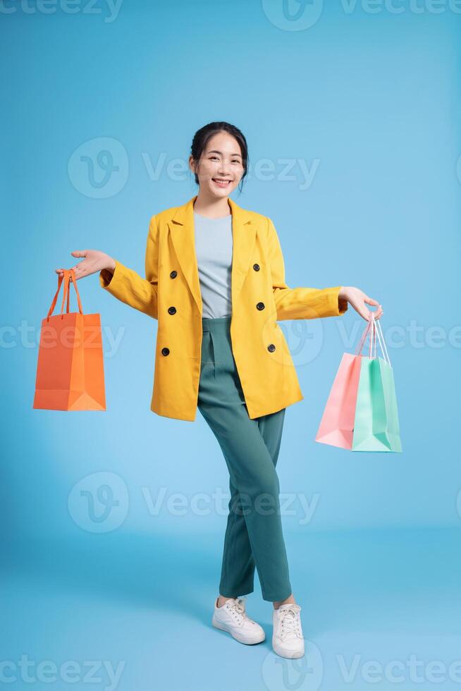 foto de joven asiático mujer de negocios en antecedentes