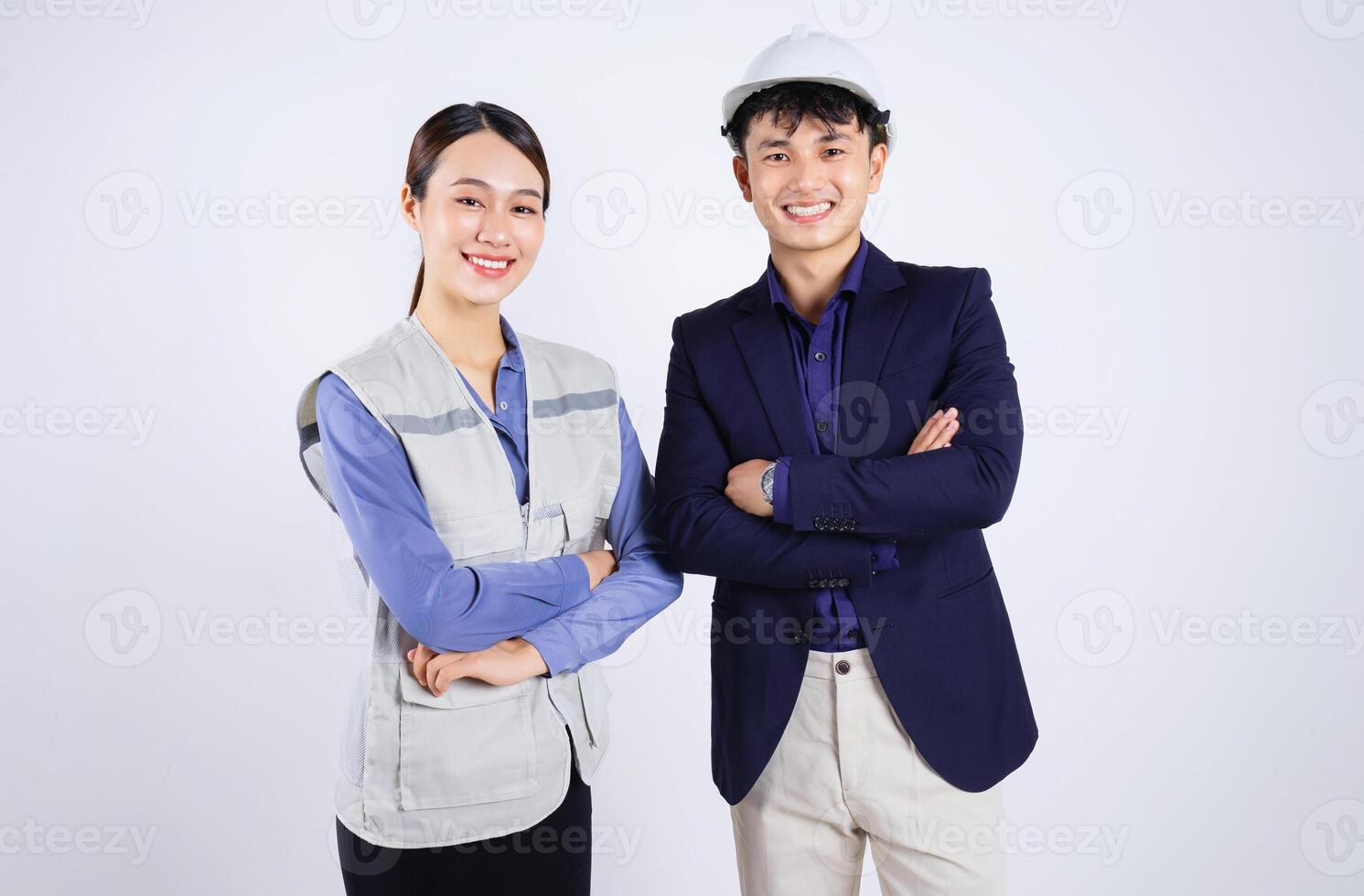 foto de dos joven asiático negocio personas en blanco antecedentes