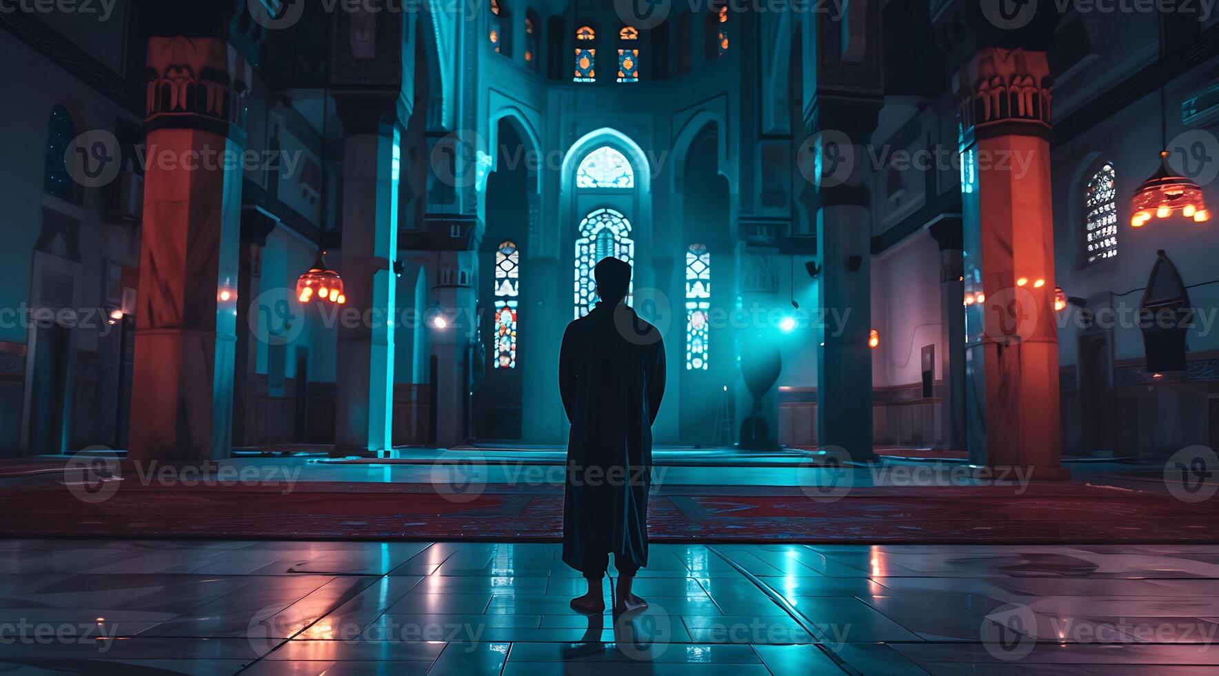 musulmán hombre en pie Orando en noche en el mezquita foto