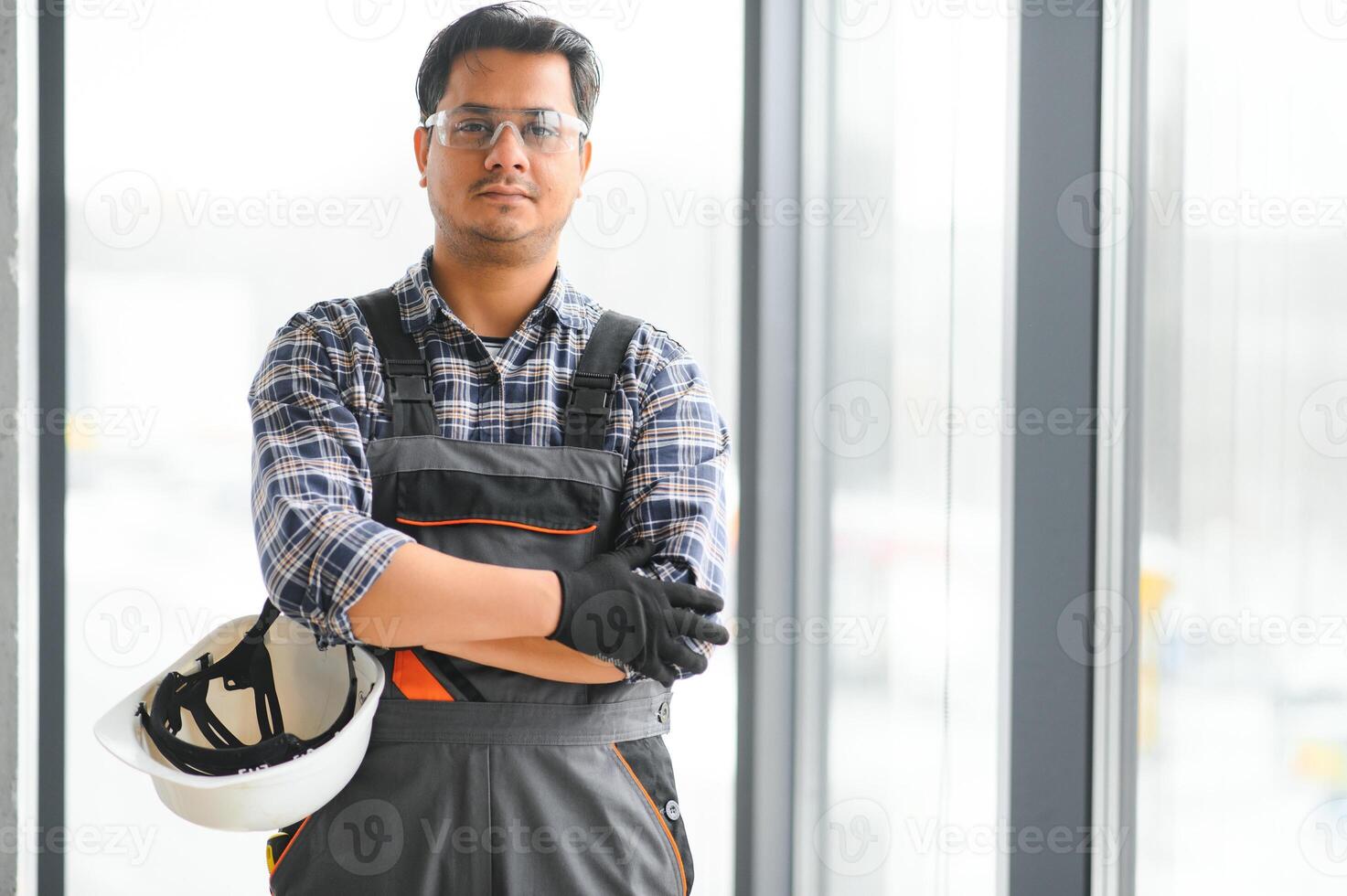 retrato de Ingenieria asiático hombre construcción obrero. foto