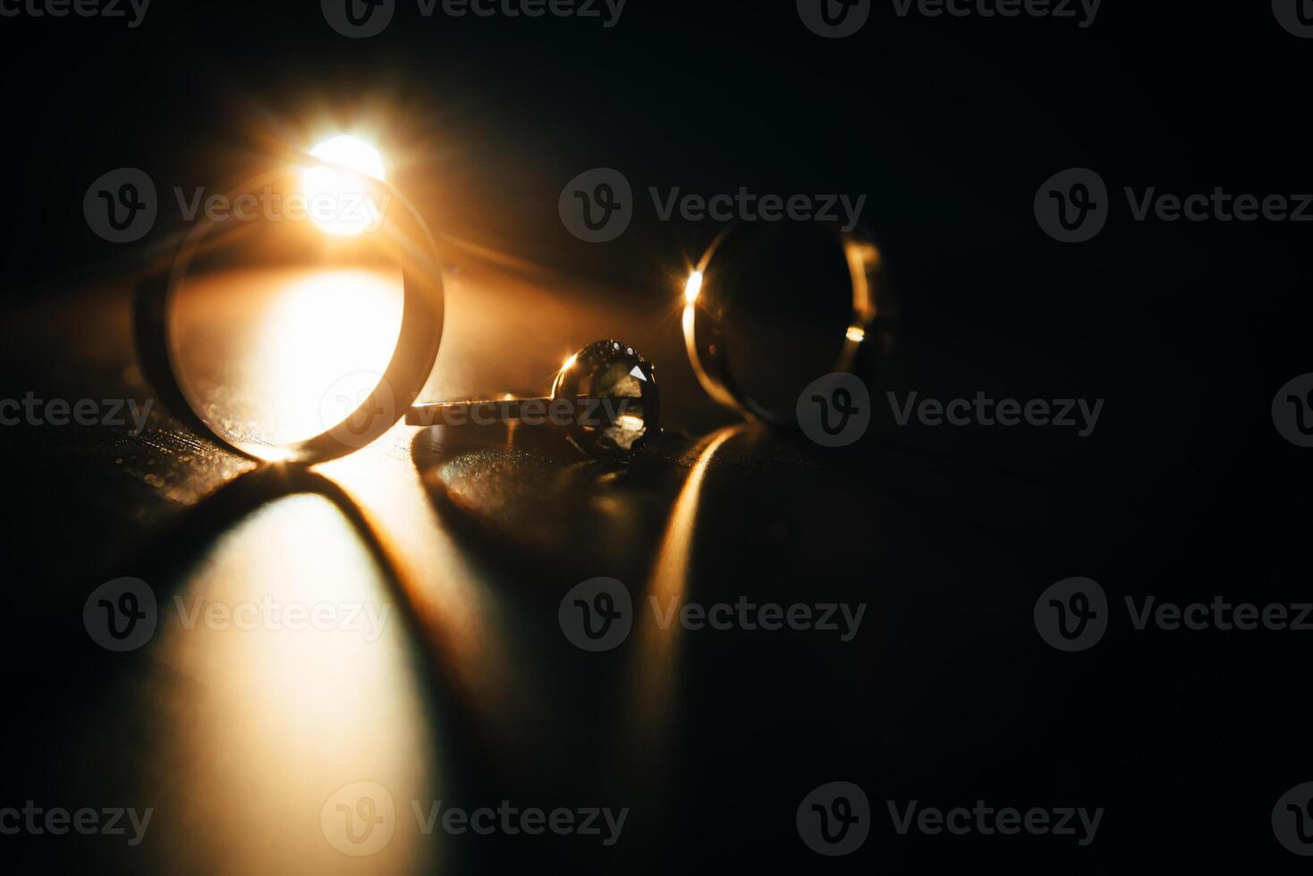 hermosa Boda anillos en un bueno ligero foto