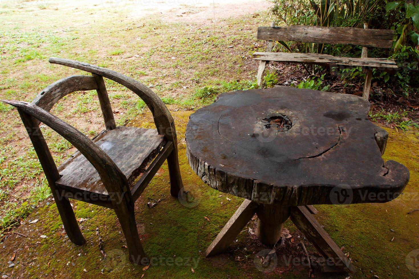 antiguo picnic mesa foto