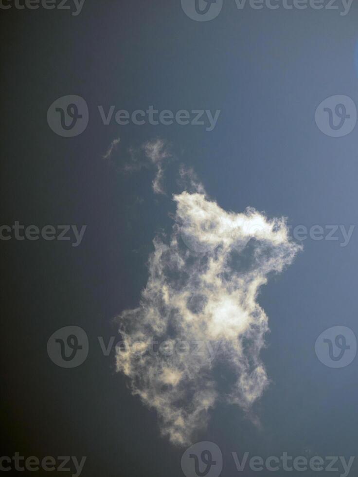 verano nubes en el cielo antecedentes foto