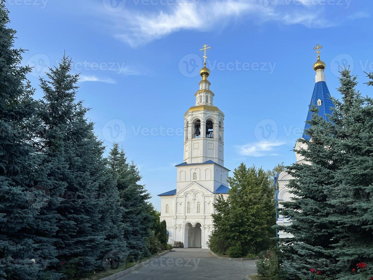 campana torre de zilantov monasterio en contra el cielo, kazán, Rusia foto