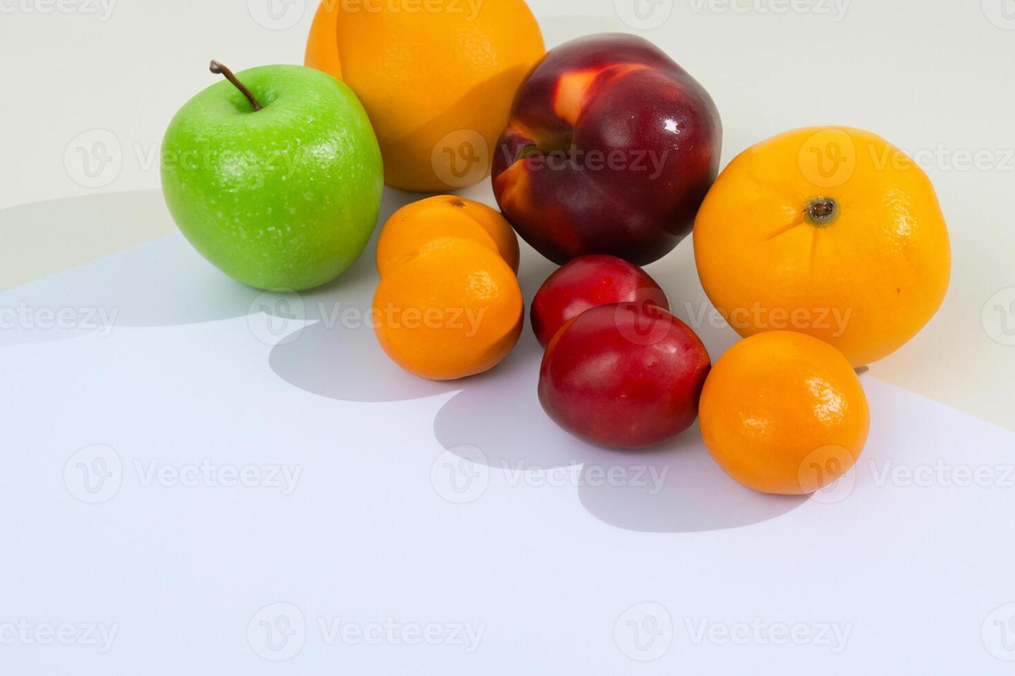 tarjeta y blanco papel Bosquejo armonizado con Fresco fruta, elaboración un visual sinfonía de ingenioso diseño y culinario deleitar, dónde saludable ingredientes unir en un banquete de vibrante imágenes foto