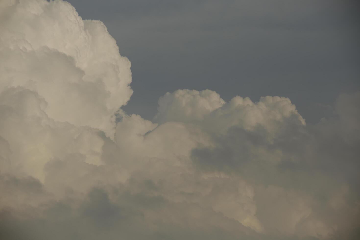 grey and white clouds in the sky photo