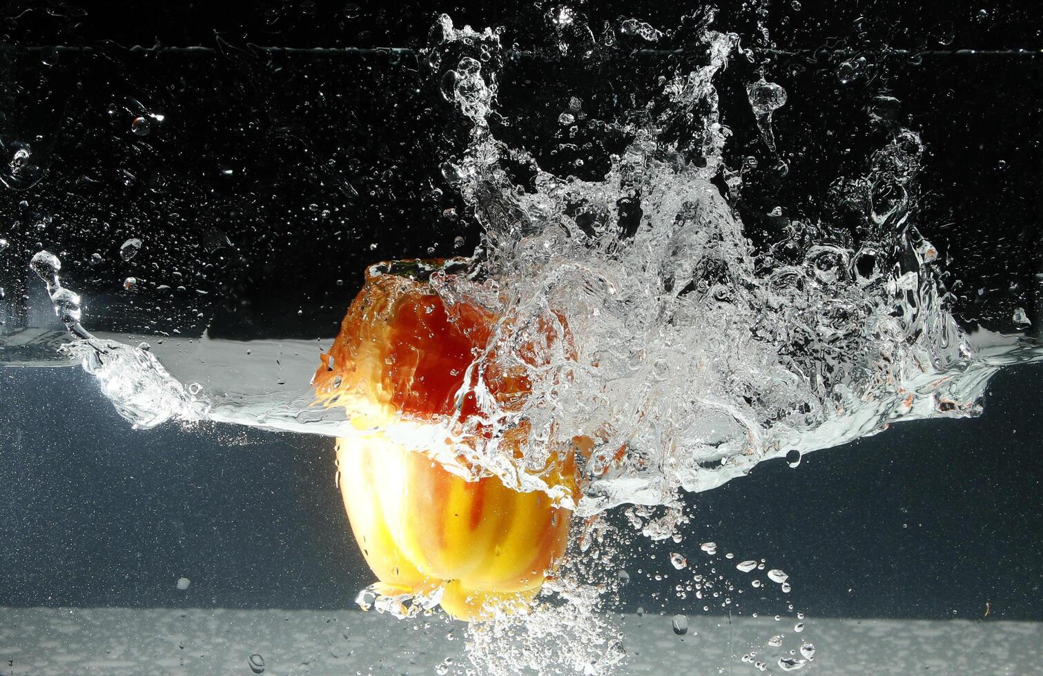 splashing bellpepper in water photo