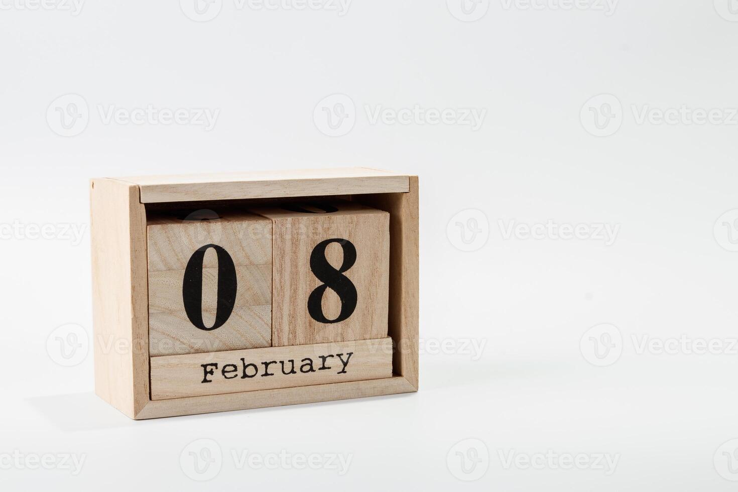 de madera calendario febrero 08 en un blanco antecedentes foto