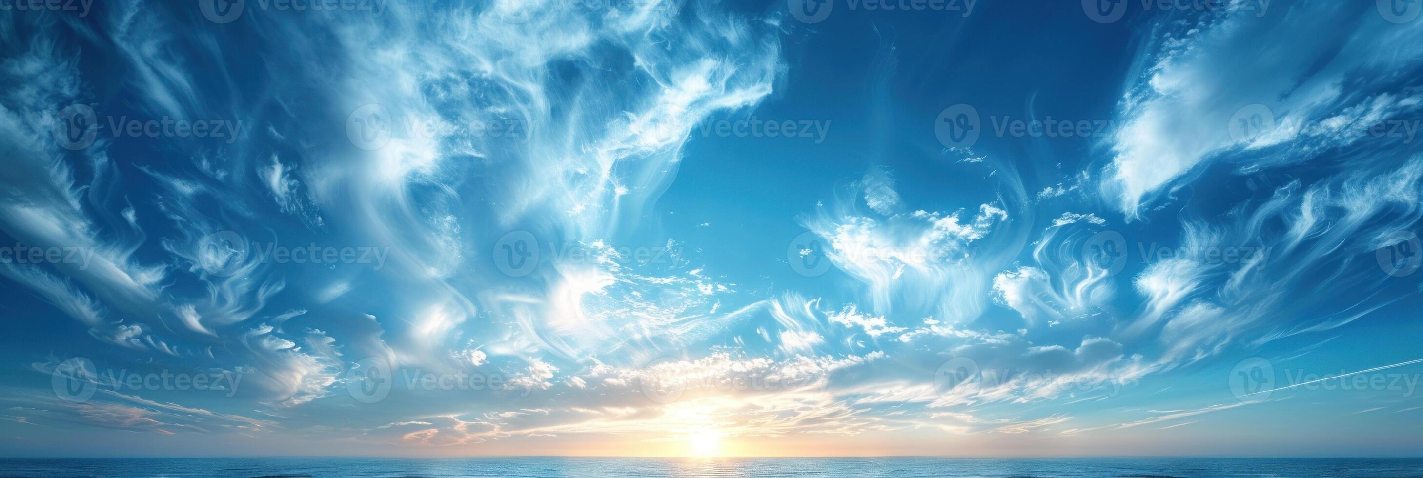 soles rayos descanso mediante nubes, esclarecedor Oceano aguas foto