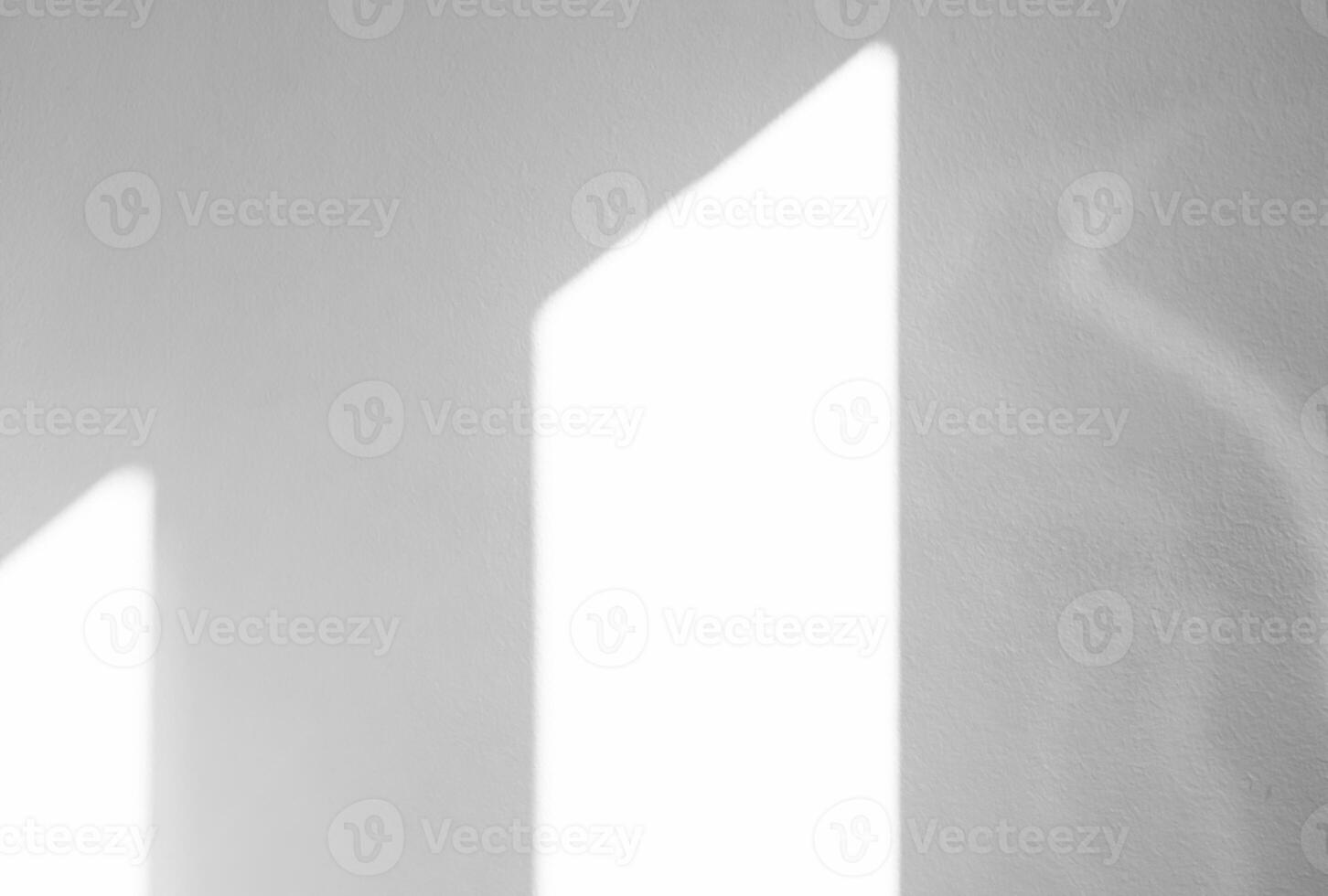 blanco pared fondo,hormigón textura con sombra ventana,luz,vacía gris cemento habitación con luz de sol reflejar en yeso pintura, luz efecto para monocromo foto, Bosquejo, producto diseño presente foto