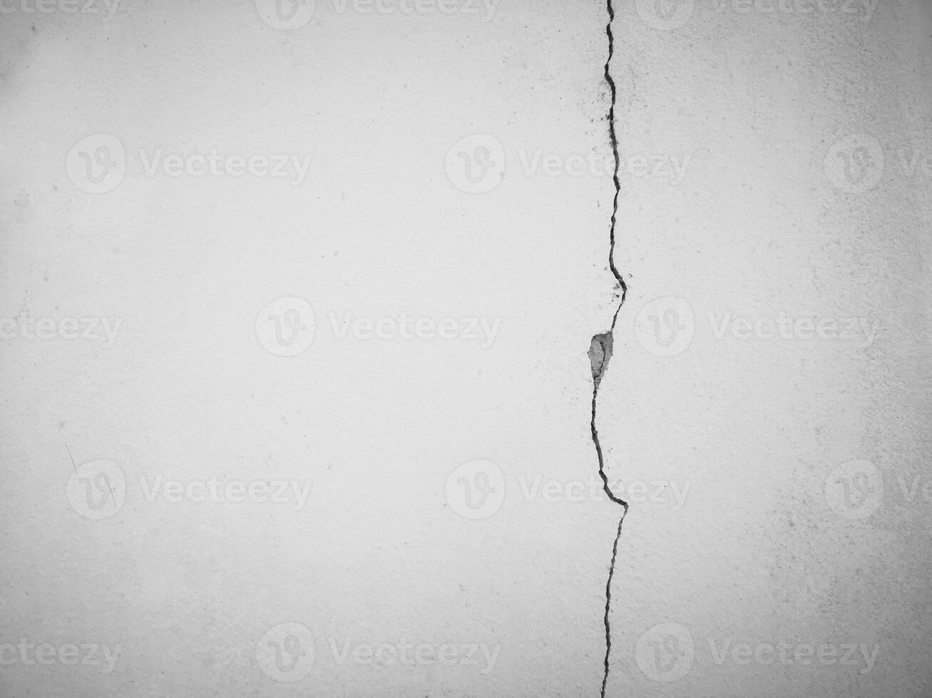 crack on cement wall photo
