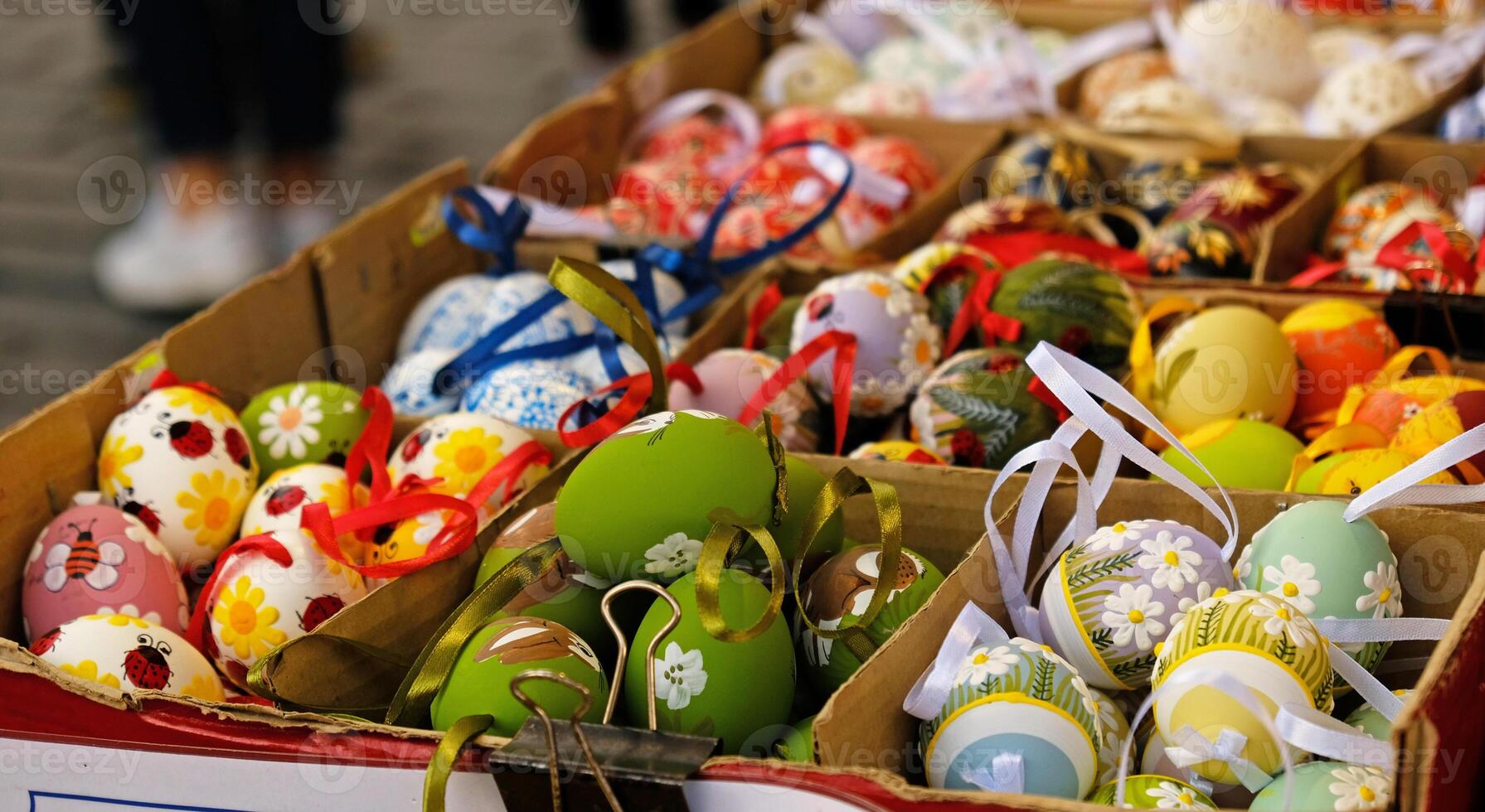 hermosa vistoso decoración para Pascua de Resurrección. tradicional Pascua de Resurrección pintado vistoso huevos son vendido a un mercado en praga, checo república. foto