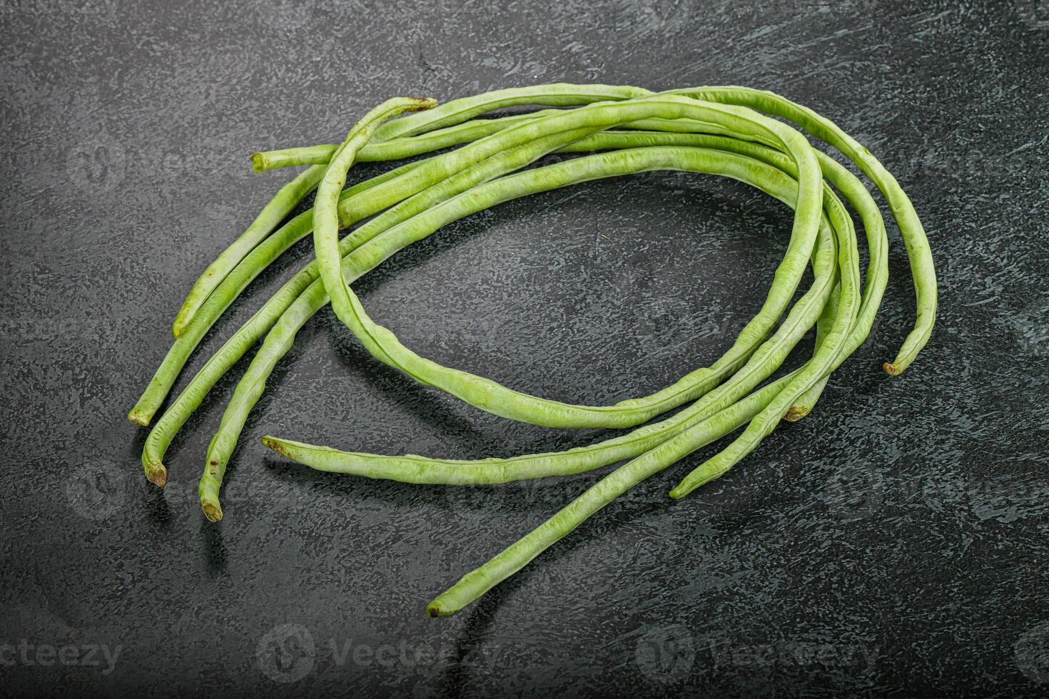 crudo espárragos verde frijol para Cocinando foto