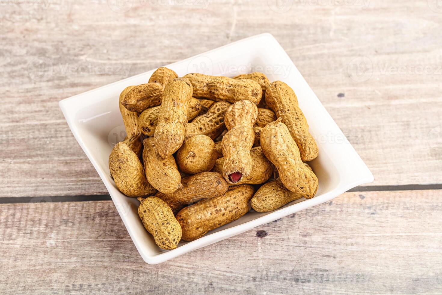 Raw ripe unpeeled peanut heap photo