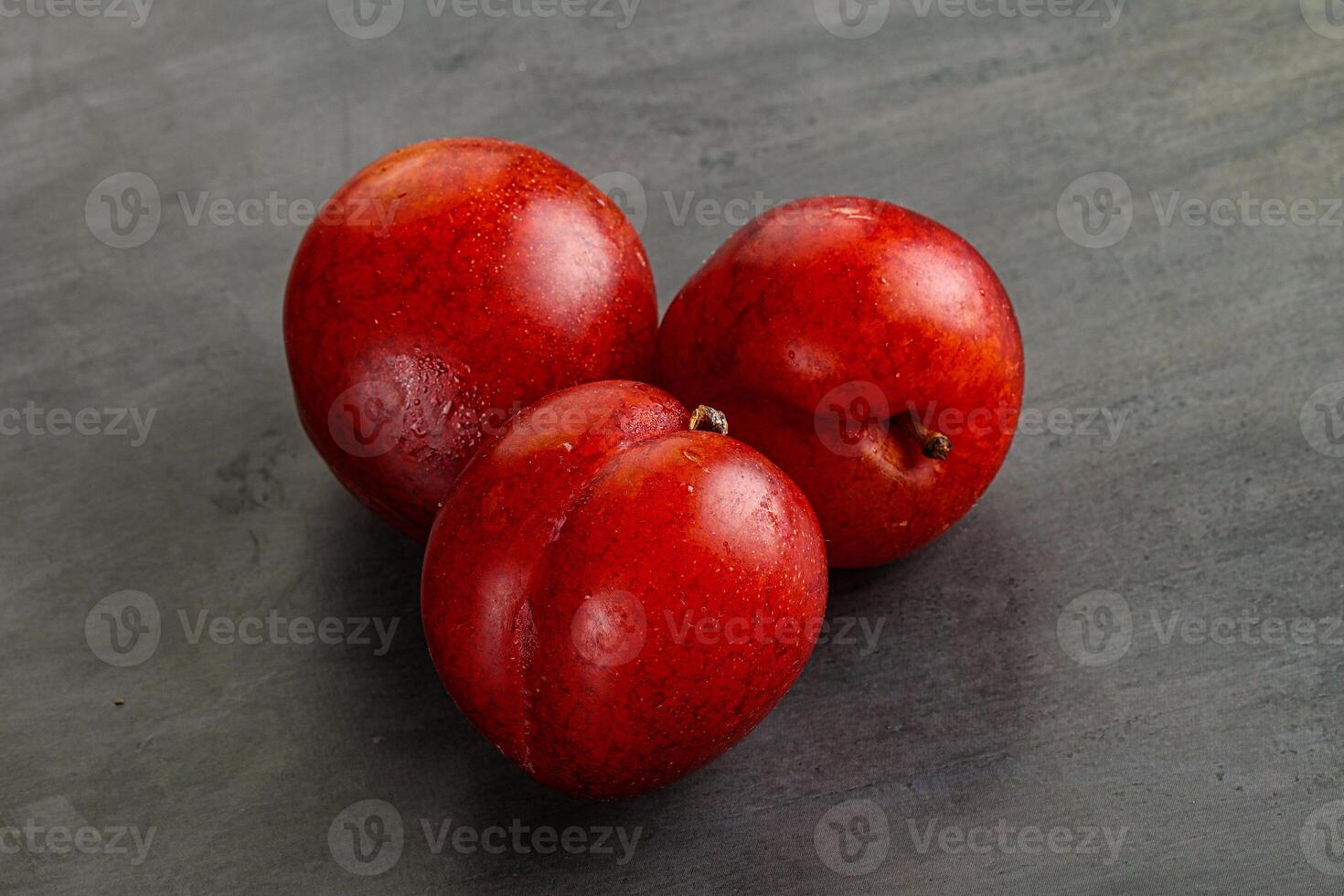 maduro dulce jugoso rojo ciruela foto