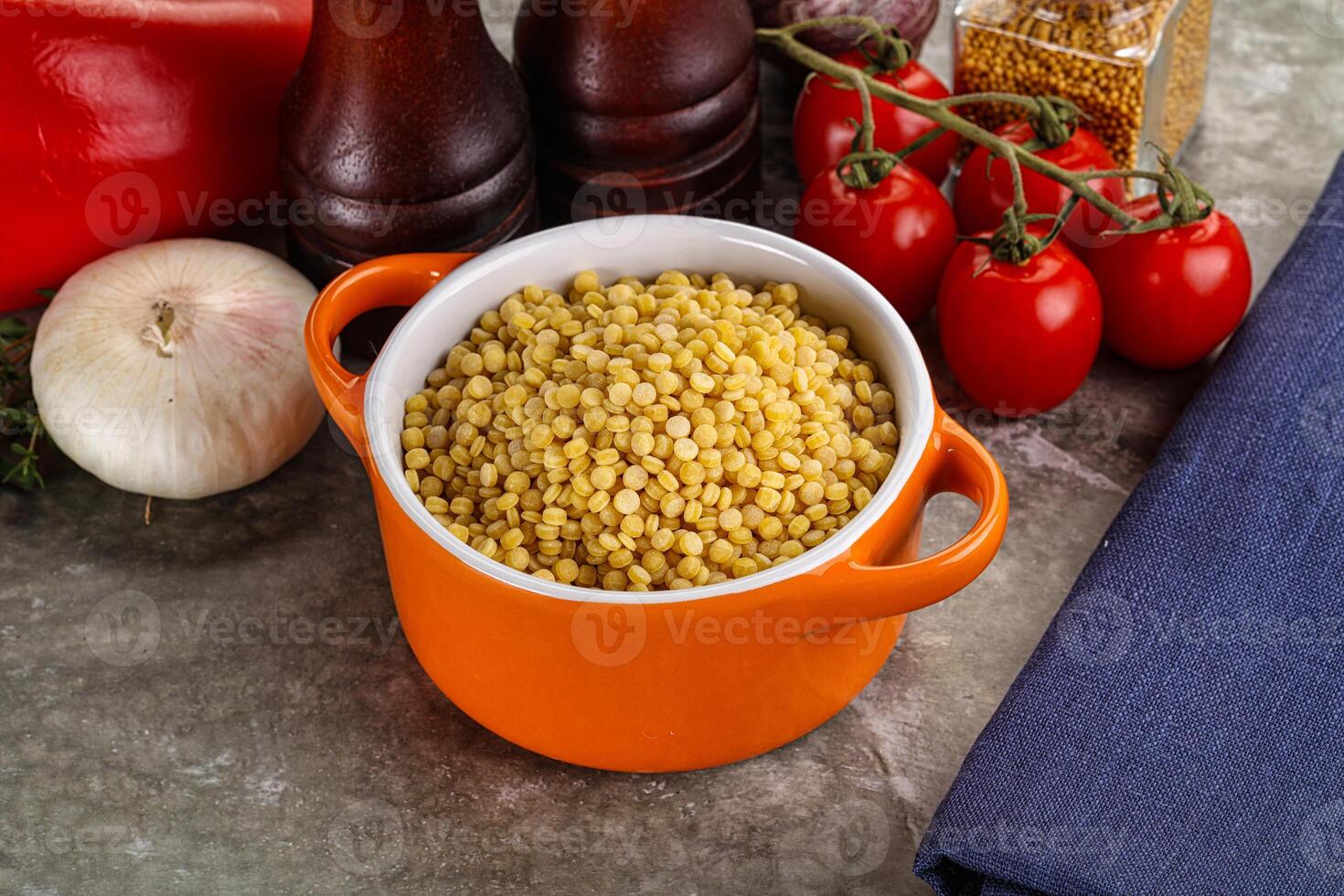 Dry ptitim heap in the bowl photo