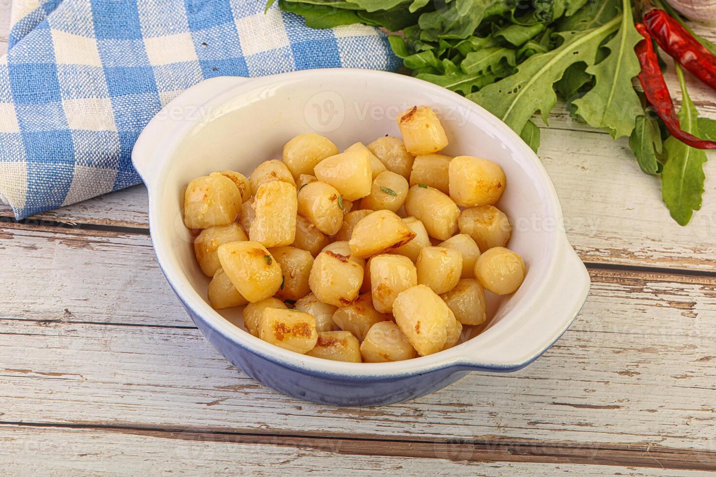 Roasted delicous scallop in the bowl photo