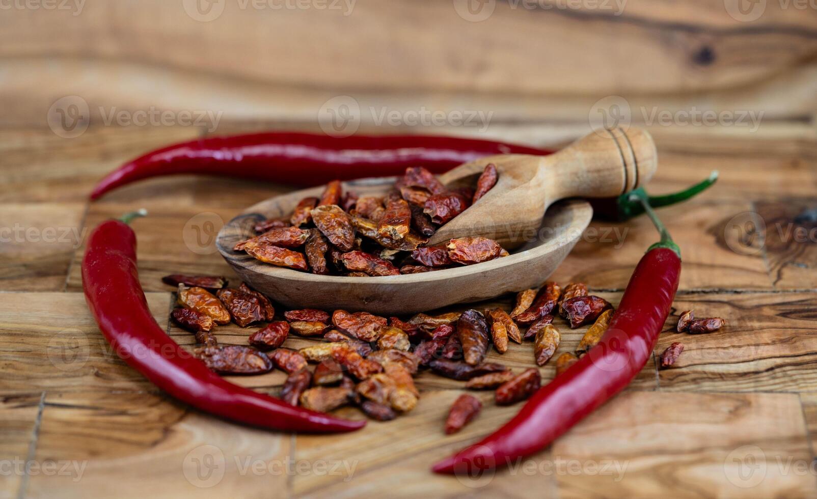 Fresco y picante rojo caliente chile pimienta foto