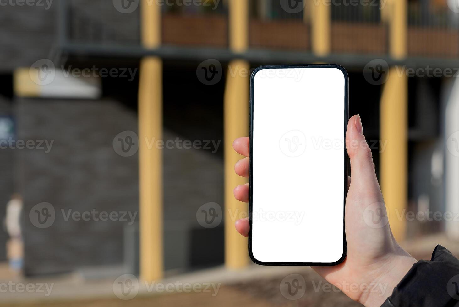 mano participación móvil teléfono pantalla Bosquejo, vacío blanco teléfono inteligente mostrar, borroso ciudad foto
