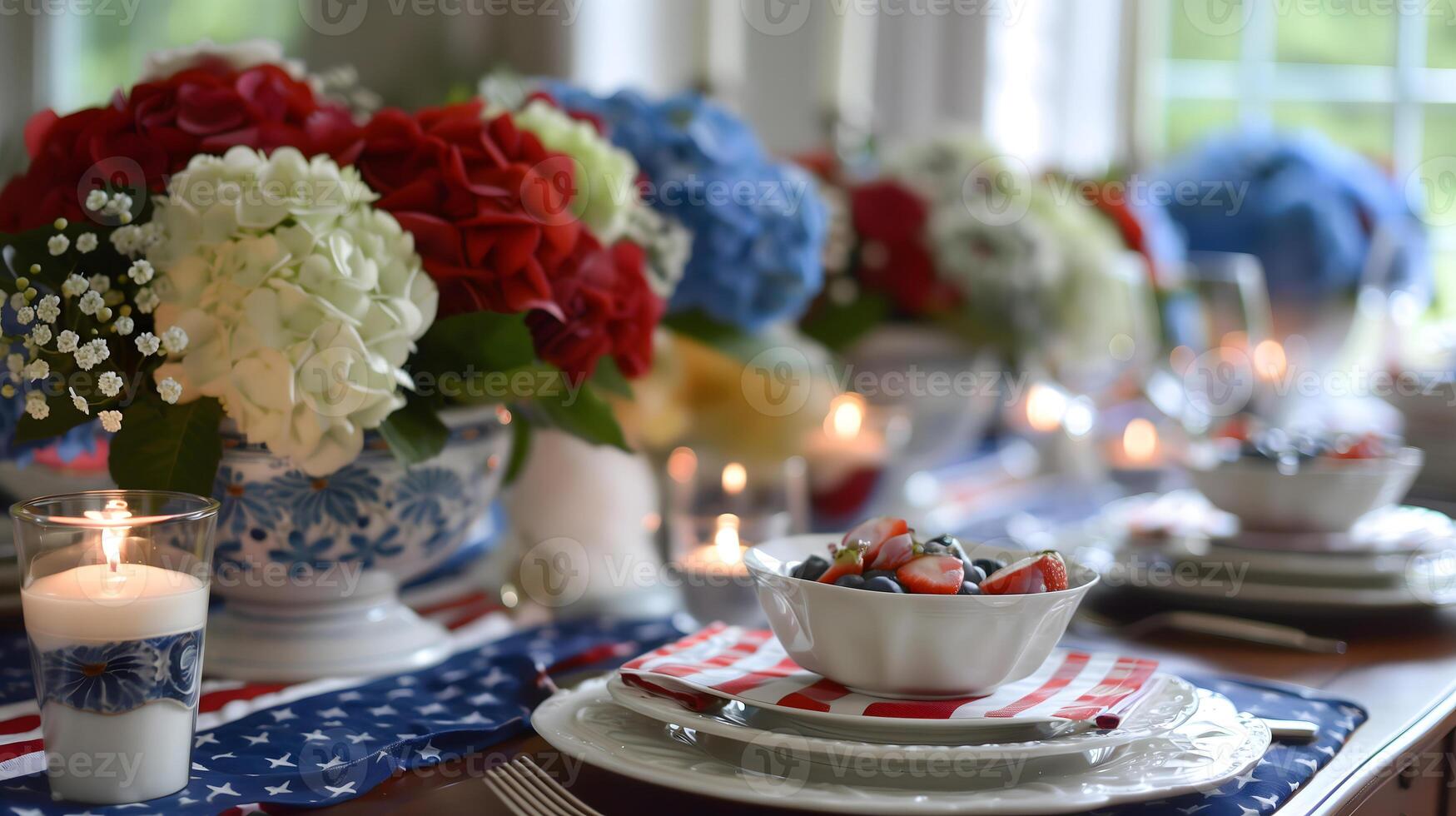 independencia día, el cuarto de julio patriótico mesa ajuste con americano bandera colores. hermosa hortensia ramo de flores en rojo azul blanco foto