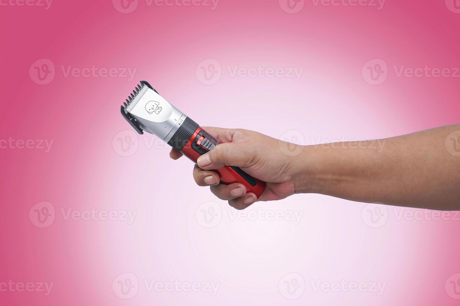 close up of a hand hold a fur clipper photo