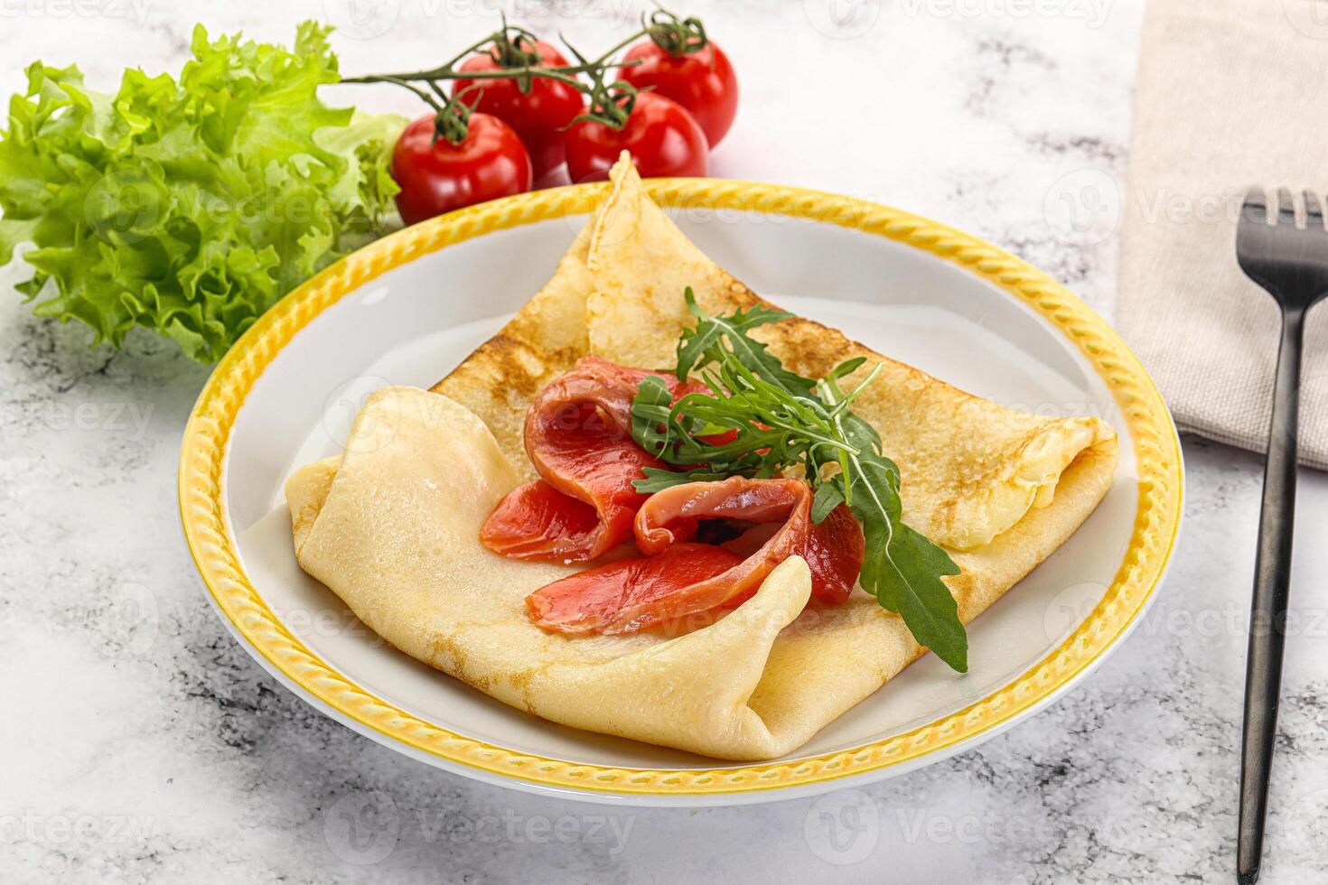 ruso tortita con salmón pescado foto