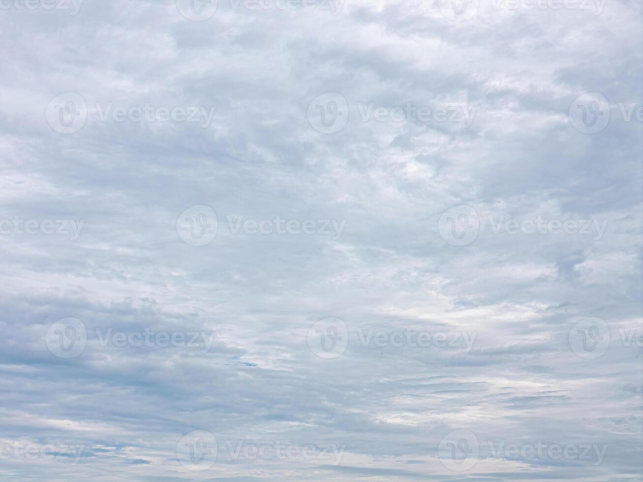 cian de colores nubes a día foto