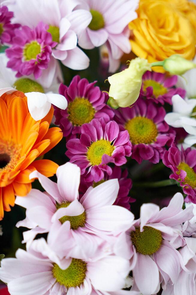 un ramo de flores de flores en de cerca foto