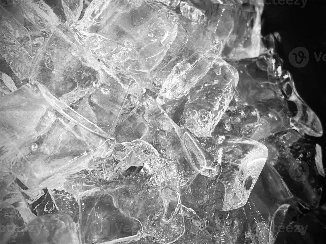 icecubes background,icecubes texture,icecubes wallpaper,ice helps to feel refreshed and cool water from the icecubes helps the water refresh your life and feel good.ice drinks for refreshment business photo