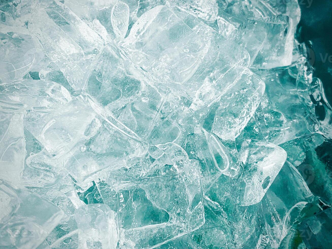 icecubes background,icecubes texture,icecubes wallpaper,ice helps to feel refreshed and cool water from the icecubes helps the water refresh your life and feel good.ice drinks for refreshment business photo