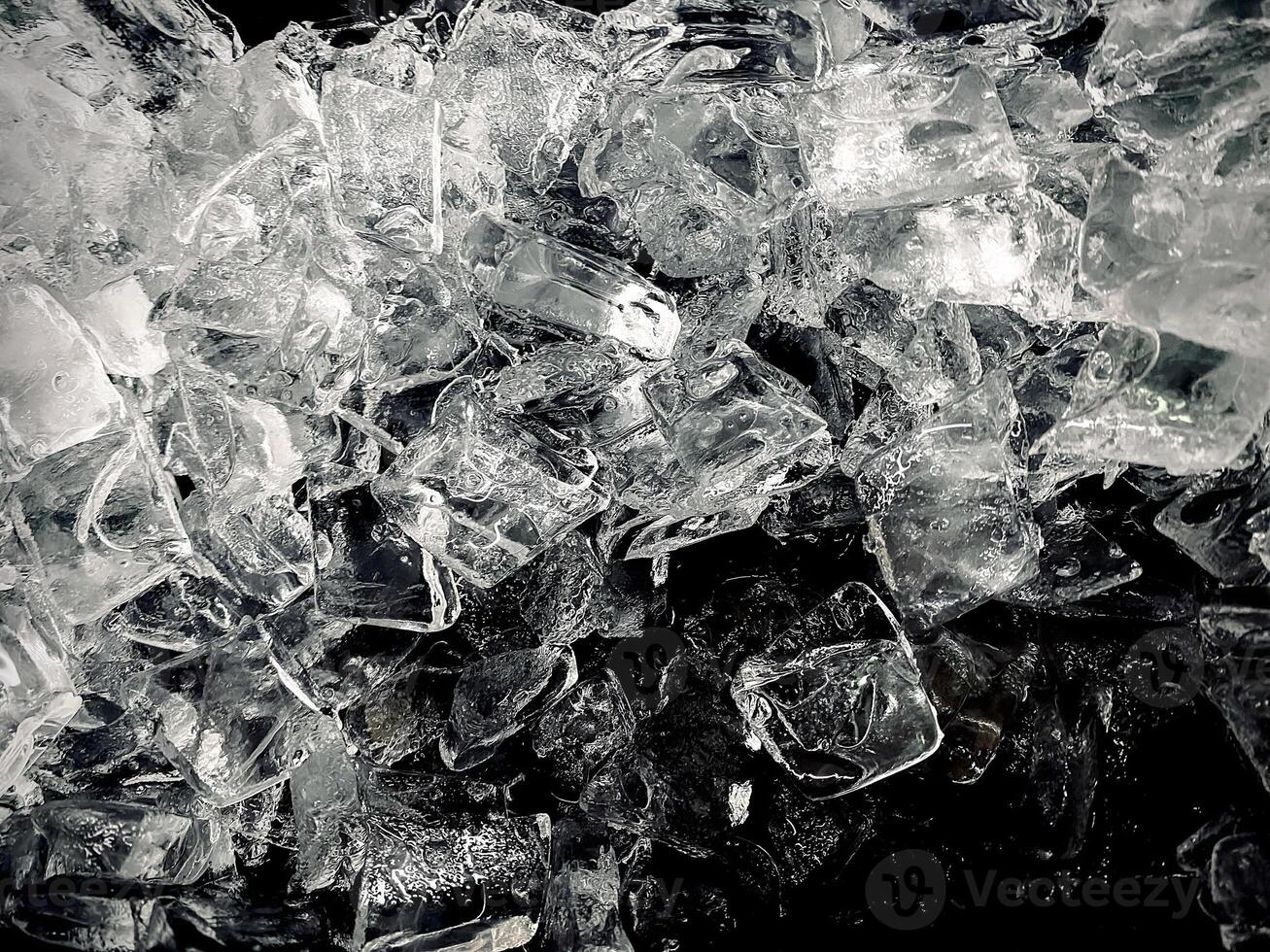 icecubes background,icecubes texture,icecubes wallpaper,ice helps to feel refreshed and cool water from the icecubes helps the water refresh your life and feel good.ice drinks for refreshment business photo