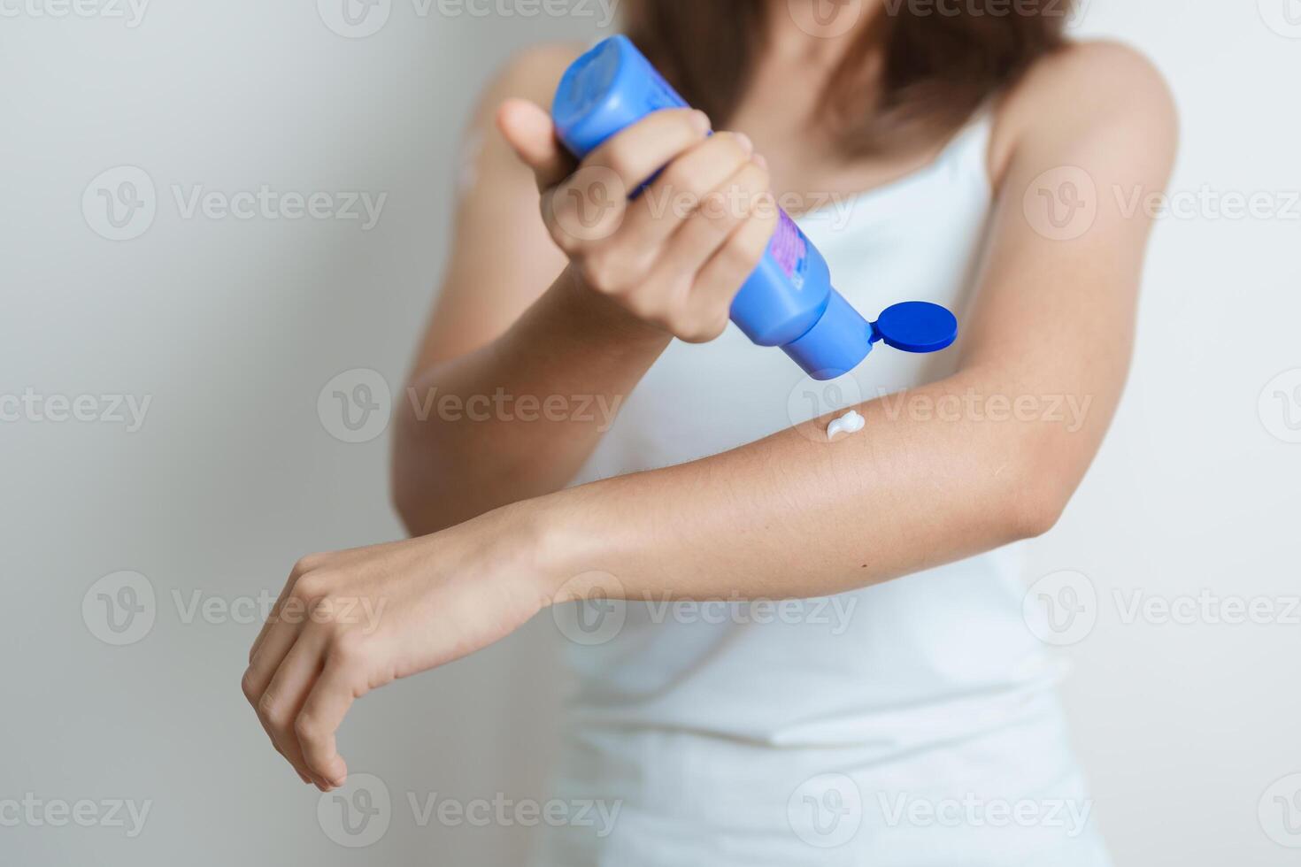 Skin care lotion and Skin body cream Moisturizing, Sunscreen and Healthy Daily Routine concepts. Beauty Woman applying moisturizing skincare cream on hand and body at home photo