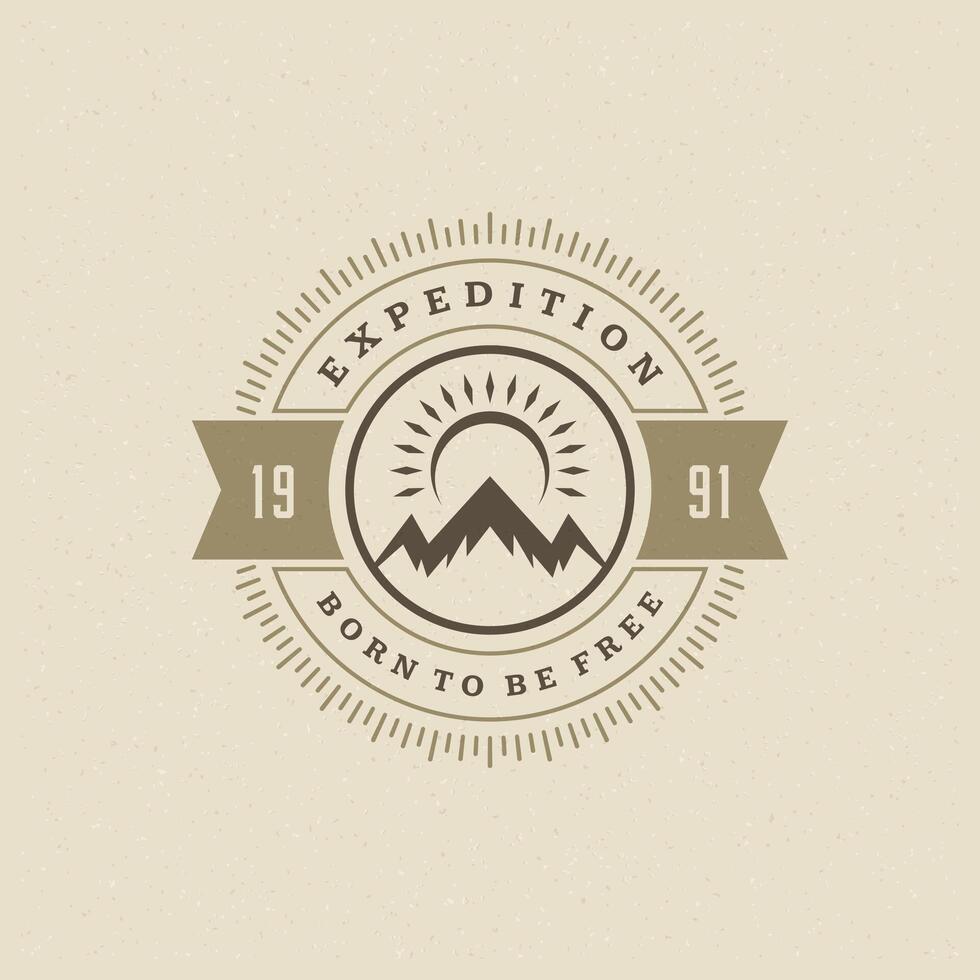 montañas logo diseño ilustración. vector