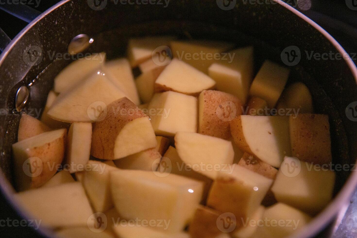 Potatoes to be boiled photo